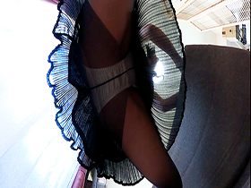 中村さんの豪快なオナラと本気で臭い下痢便　サンプル画像08